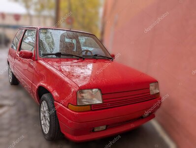 City car compatta in ambiente urbano